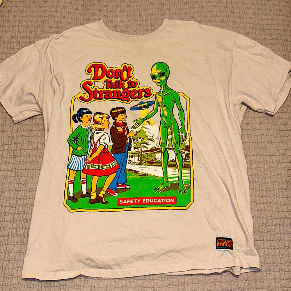 “Don’t talk to strangers” tee XL